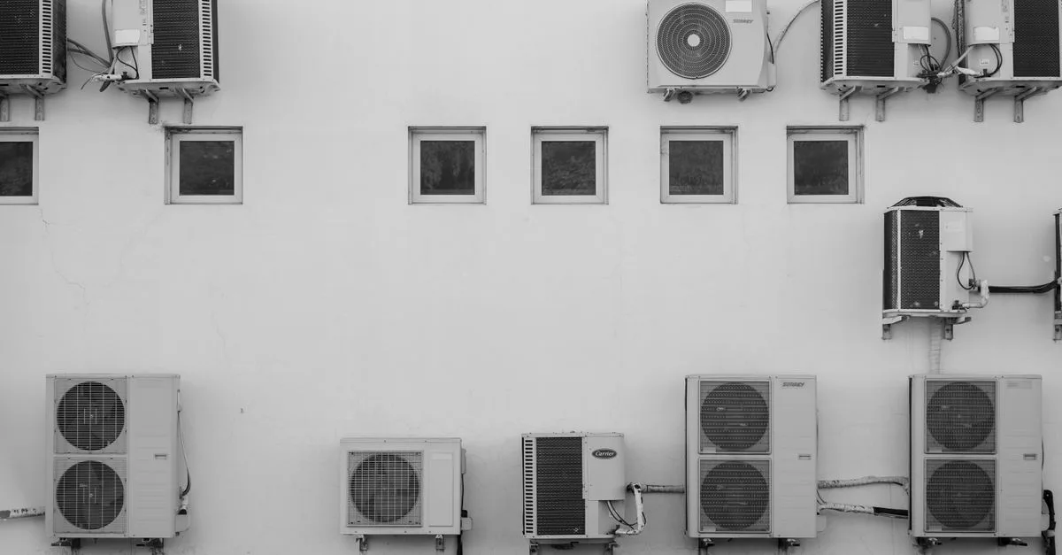 découvrez comment optimiser l'efficacité de votre pompe à chaleur pour réduire vos coûts énergétiques et améliorer le confort de votre maison.
