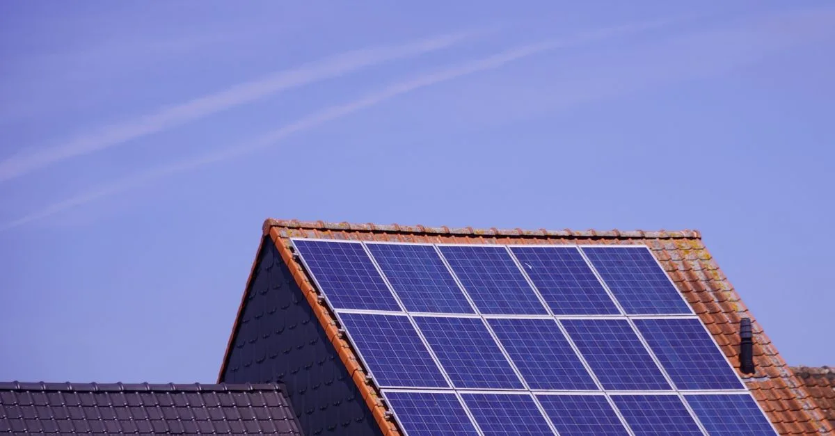 découvrez les avantages d'un chauffe-eau solaire : une solution écologique et économique pour produire votre eau chaude sanitaire grâce à l'énergie solaire.