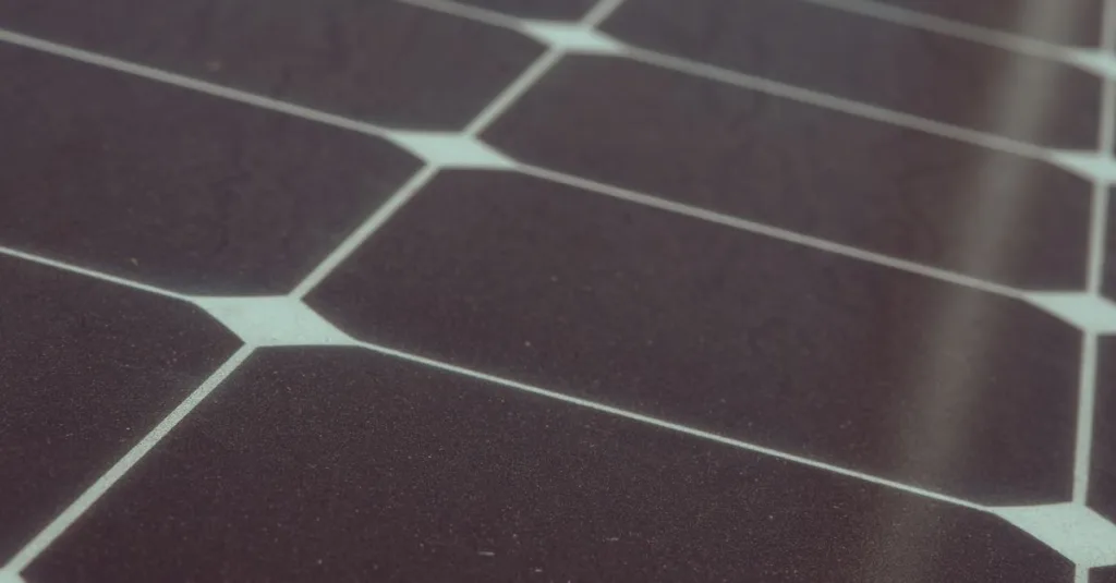 découvrez comment dimensionner efficacement vos panneaux solaires pour maximiser la production d'énergie et optimiser votre installation solaire.