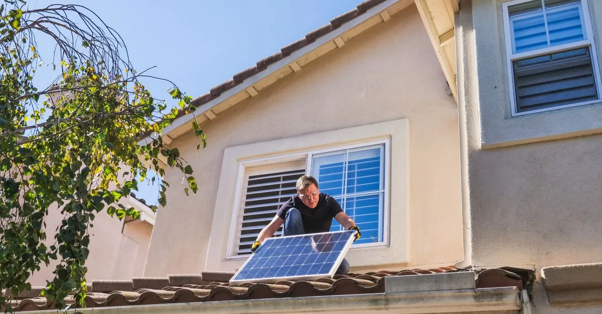 installation de panneaux solaires : profitez d'une énergie propre et économique pour votre habitation ou entreprise grâce à notre service professionnel et sur mesure.