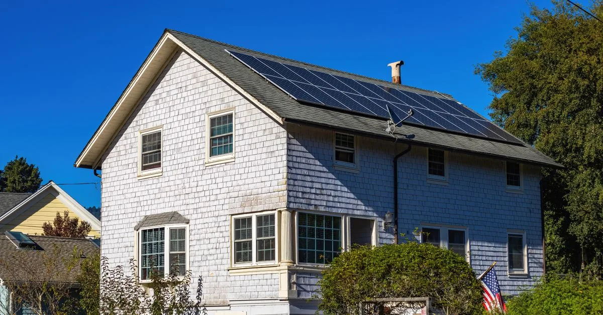 découvrez la rentabilité des panneaux solaires sur un toit ombragé et comment maximiser votre investissement malgré l'ombre.
